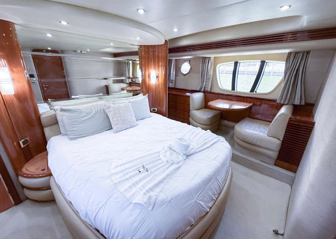 70ft Azimut Container